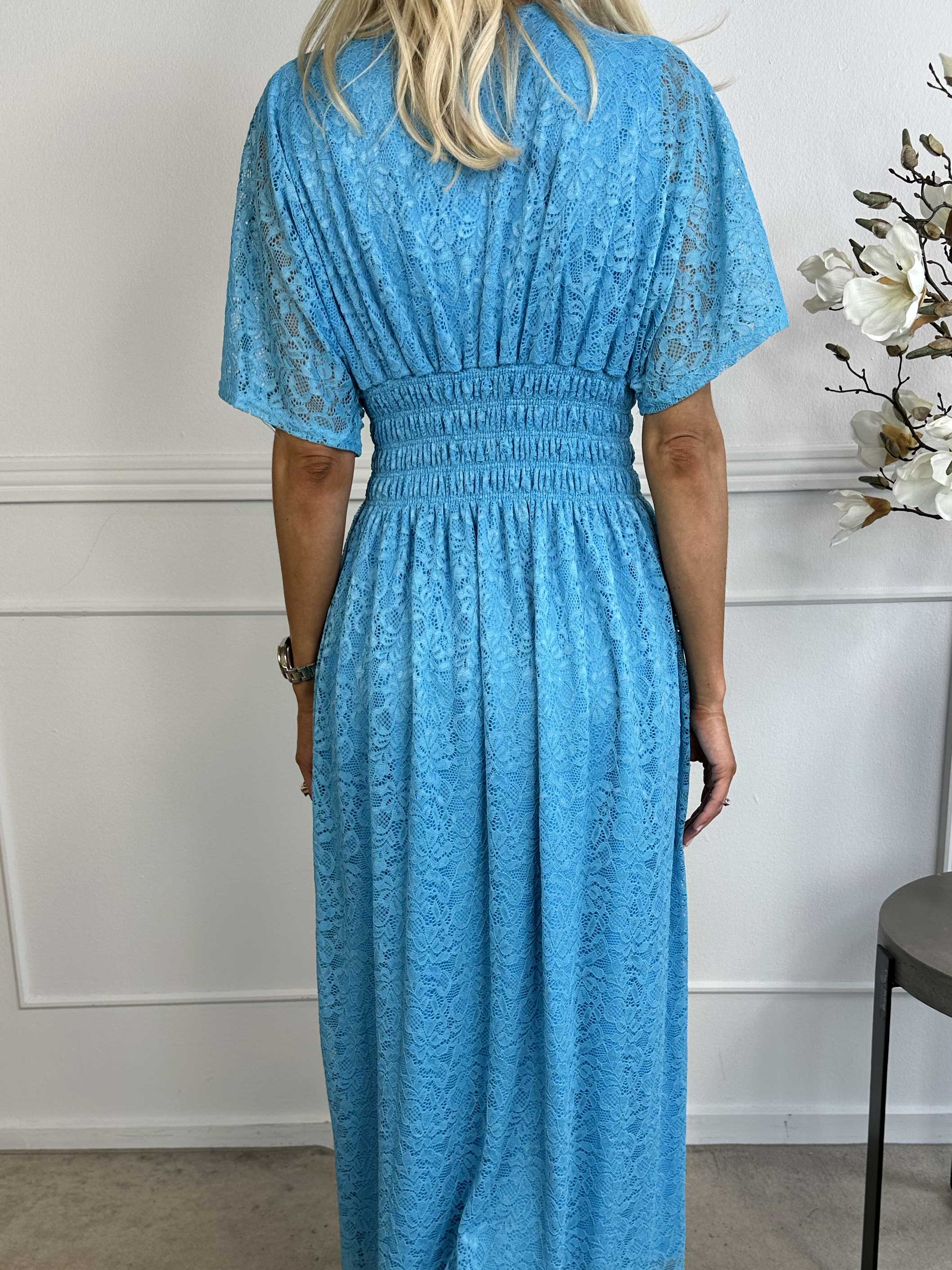 Pams Lace - Lang kjole i blonde med smock under brystet